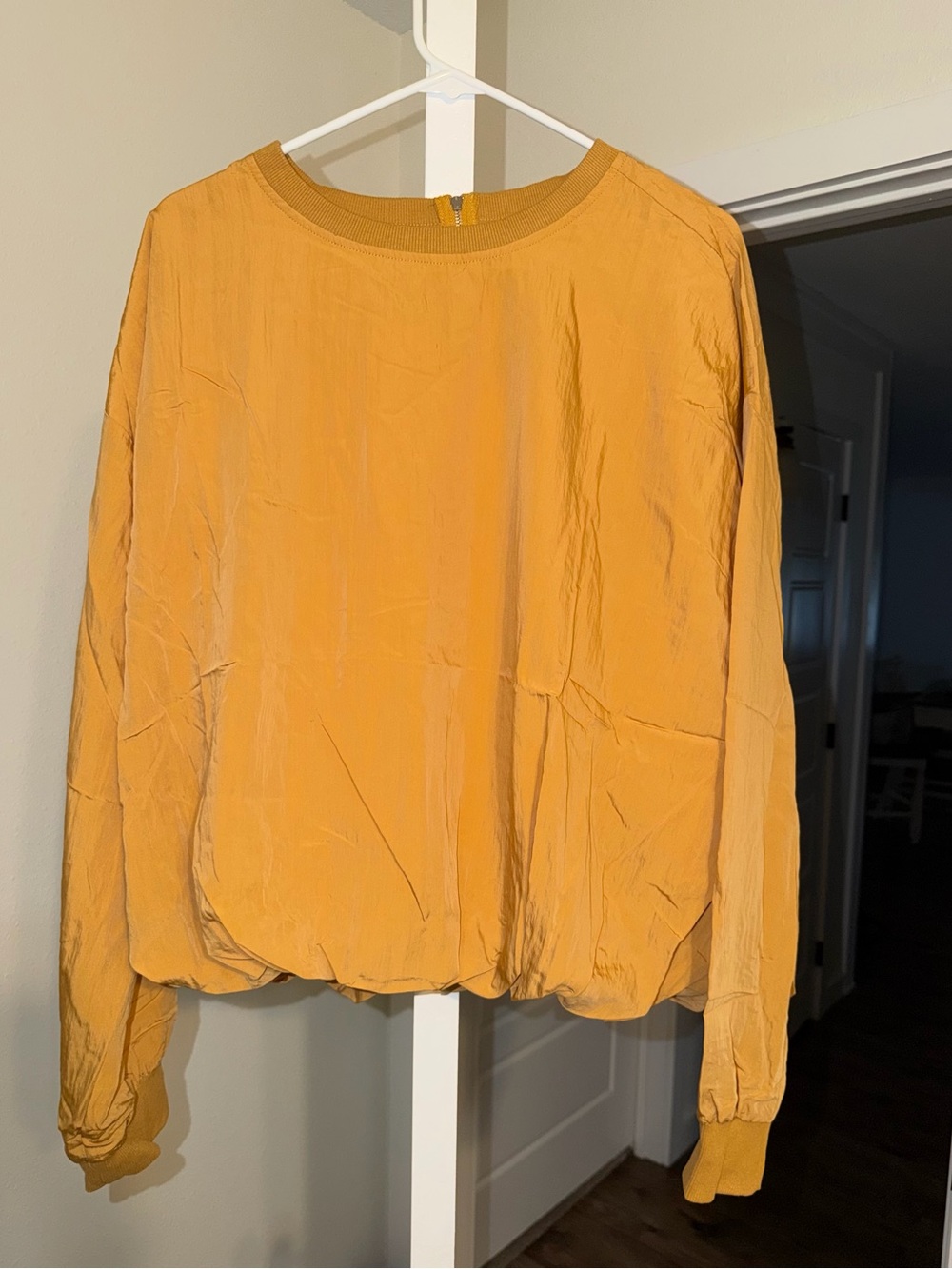 Easel Long Sleeve Elastic Band Lightweight Top NWT